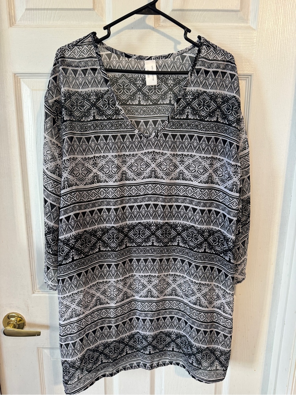 Black & White Patterned V-Neck Women's Swim coverup